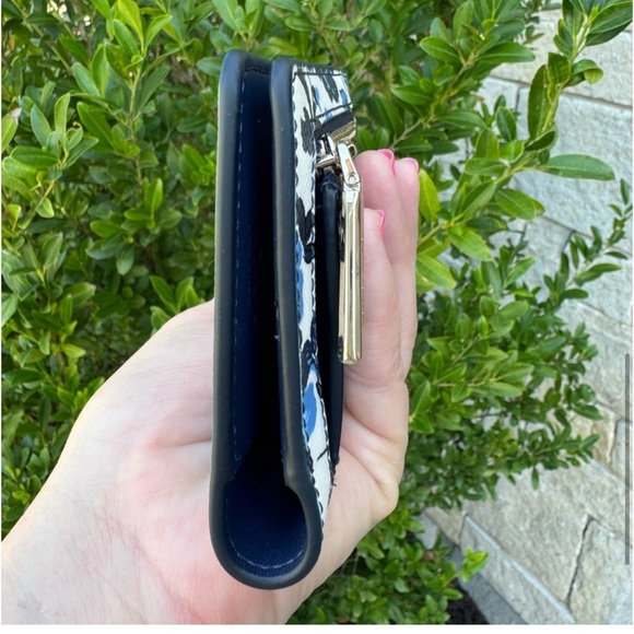 💙🩵Brand New Kate Spade Madison Vase Floral Large Slim Bifold Wallet🩵💙 - Picture 7 of 12